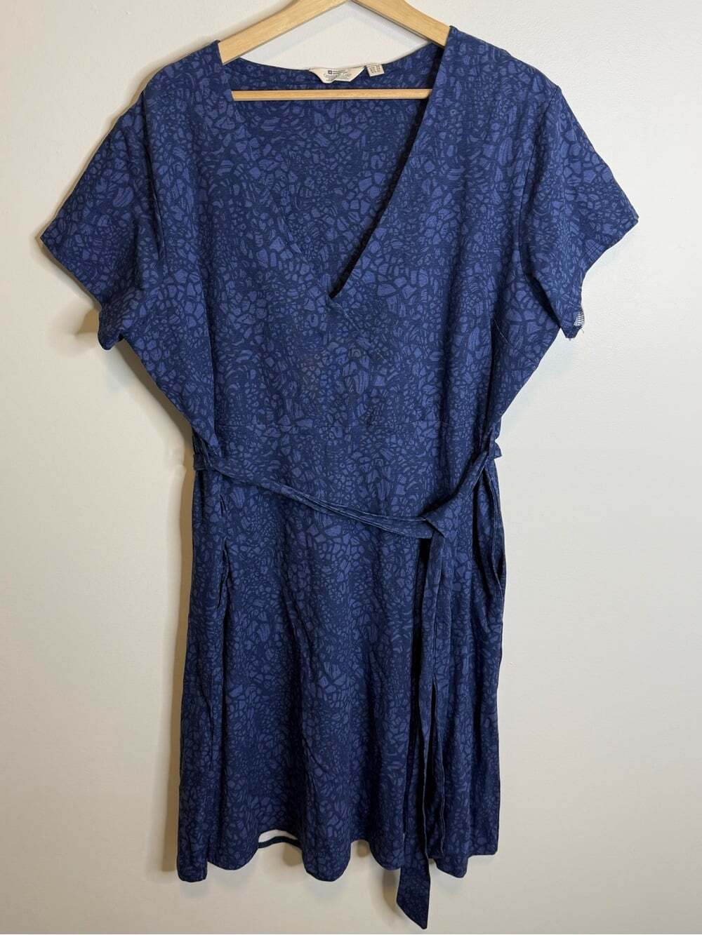 Mountain Hardwear Navy Textured Wrap Midi Dress size 16